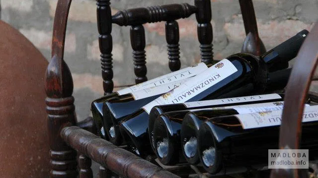 Корзина с бутылками вина в Wine Shop KTW