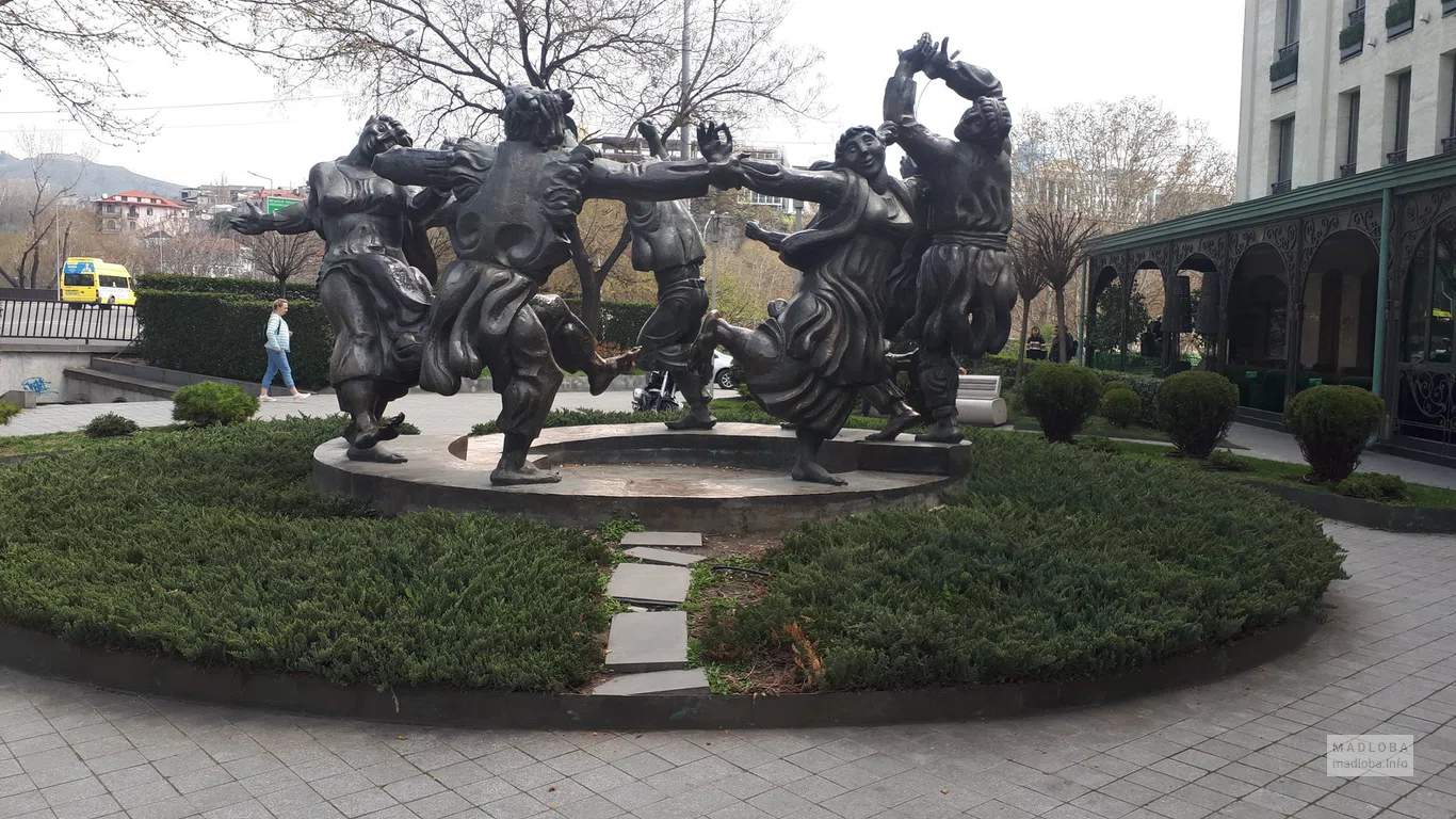 Монумент в Грузии