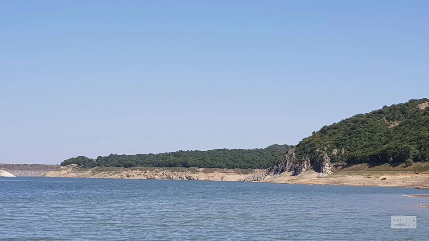 Каменистые берега Водохранилища Алгети