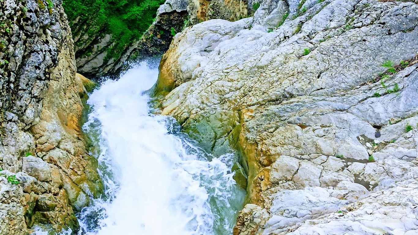Бурный Водопад Гвириши