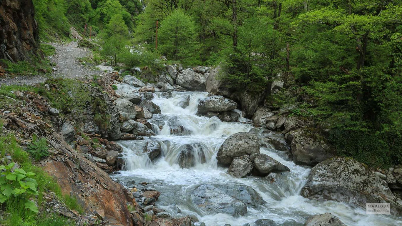 Бурный Водопад Хадори