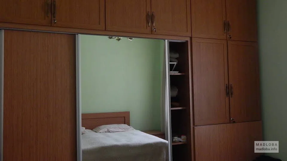 Шкаф в отеле When in Tbilisi