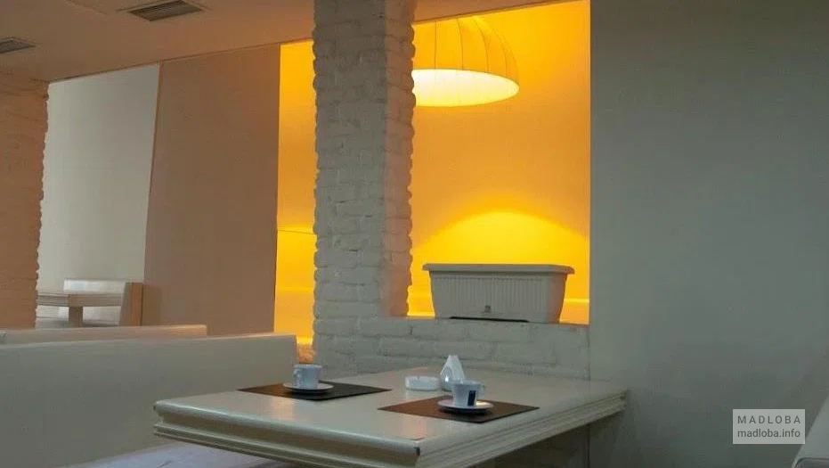 White Lounge