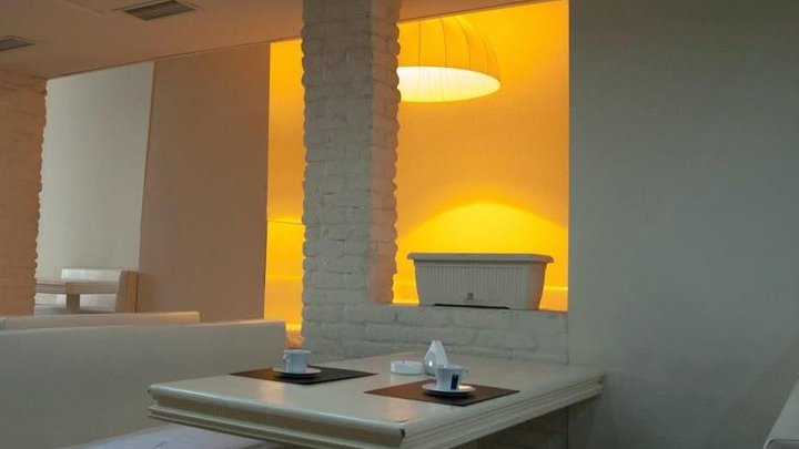 White Lounge