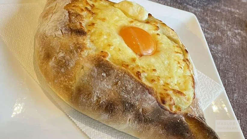 Хачапури с яйцом