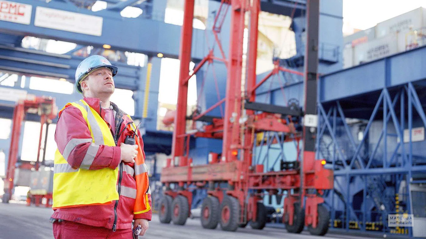 Сотрудник морского порт Поти (APM Terminals Poti)