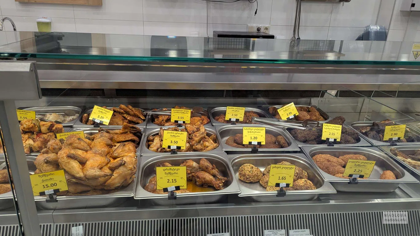 Жареное мясо и курица в супермаркете Willmart