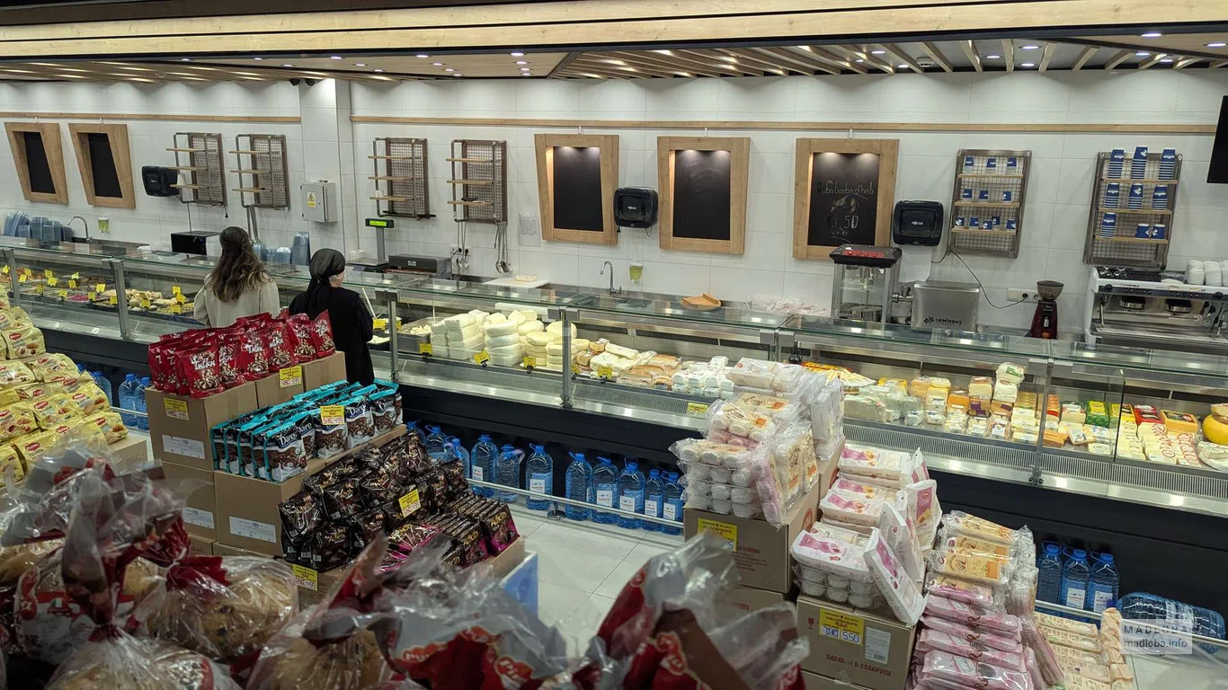 Большой ассортимент сыра в магазине Willmart