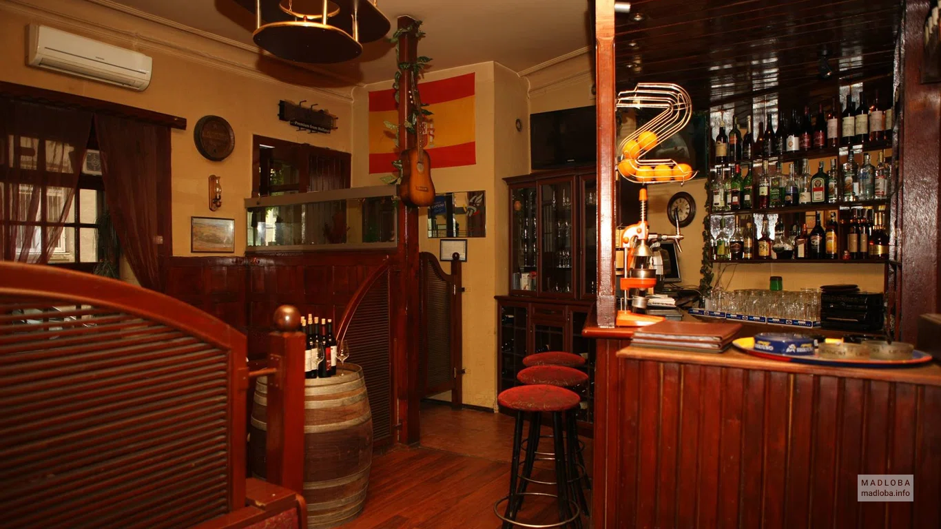 Интерьер винного бара Sancho’s Pizza & Wine
