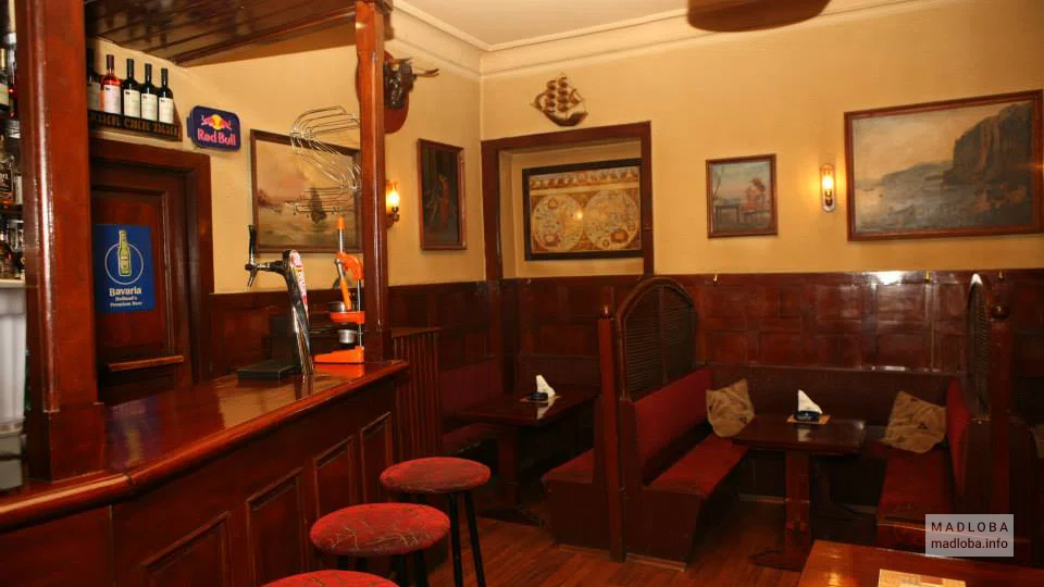 Зал винного бара Sancho’s Pizza & Wine