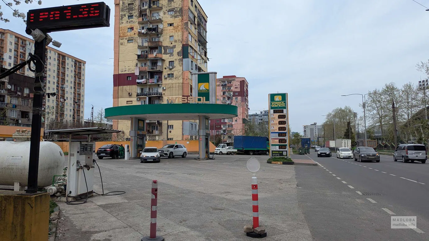 Автомобильная заправка Wissol в Батуми