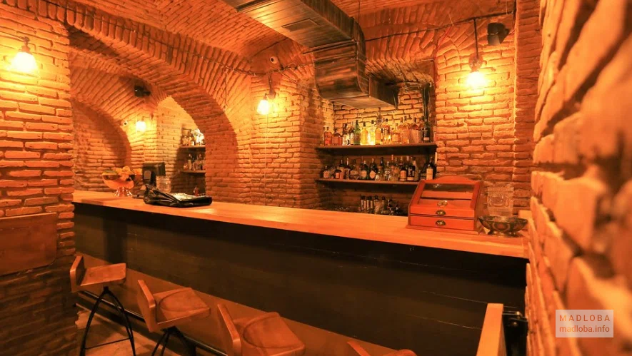 Коктейль-бар "Woland's Speakeasy"