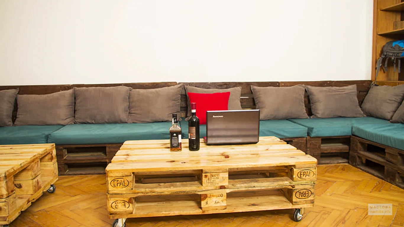 Холл в Woodmood Хостел в Тбилиси