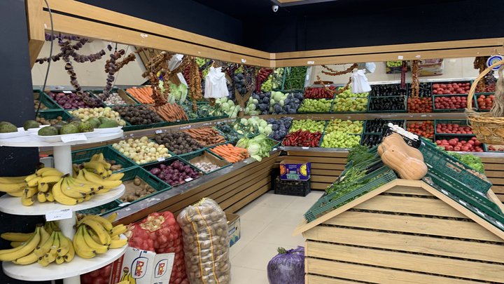 Yalcin Market (Pirosmani str. 16)