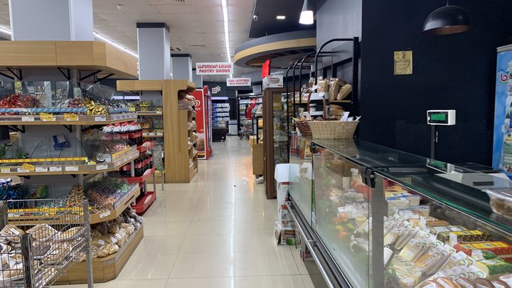 Yalcin Market (Pirosmani str. 16)