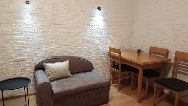 Yellow apartment Gonio