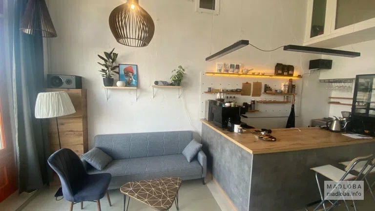 Зал в Ymuri ceramic&coffee