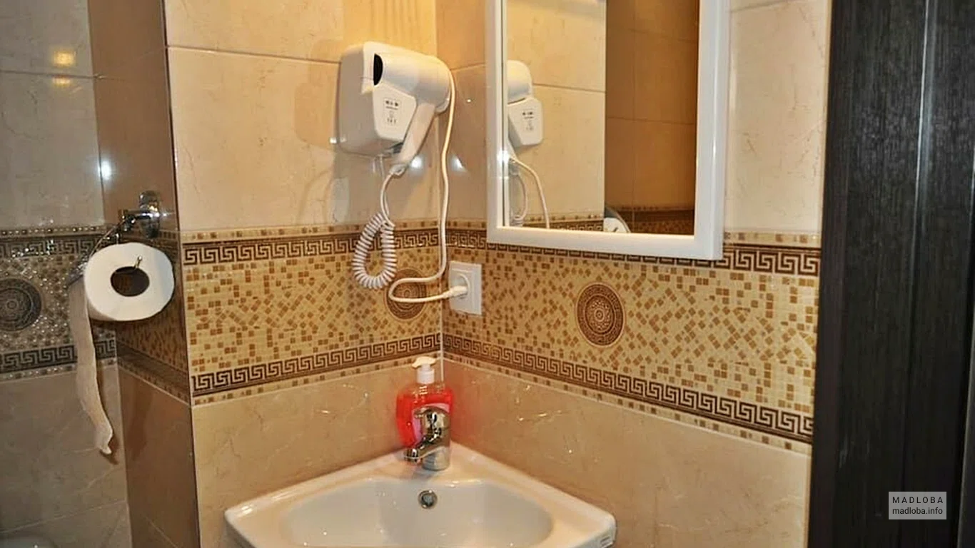Санузел в номере Your Comfort Hotel