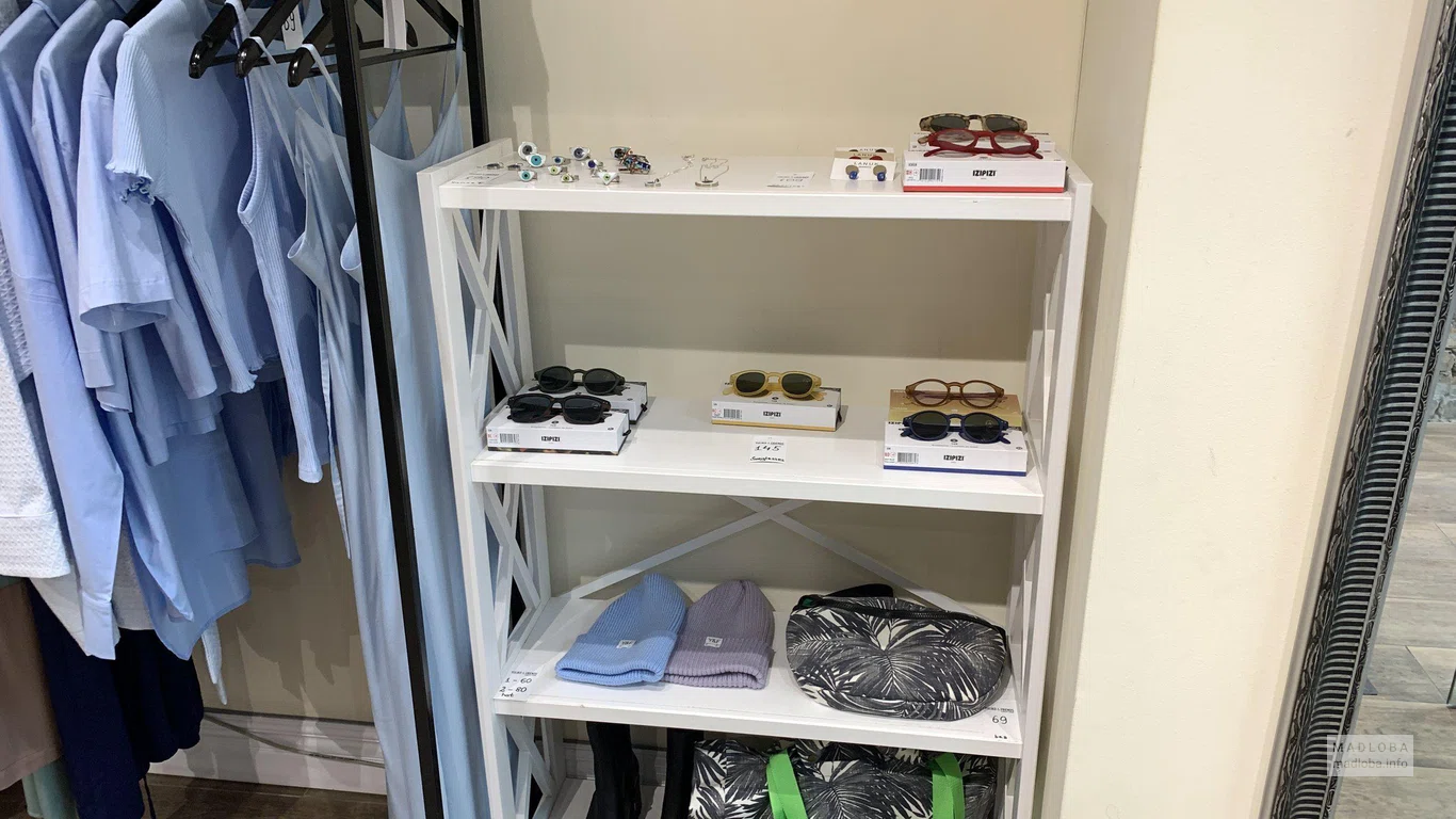 Магазин одежды "Yuliko & Friends Concept Store"