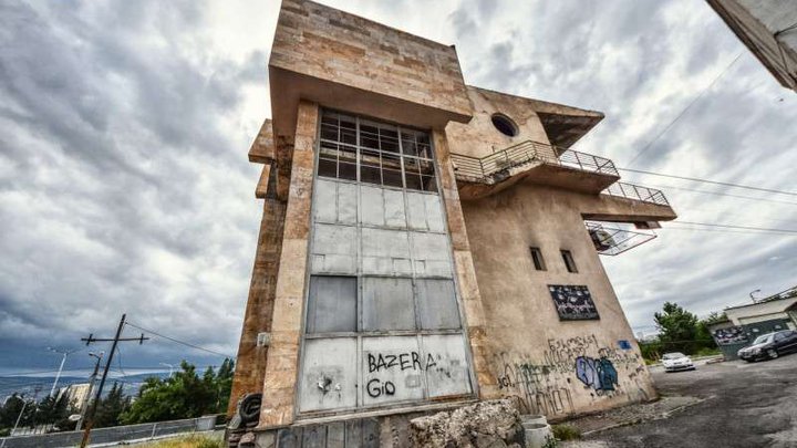 Abandoned cable car near Samgori metro station