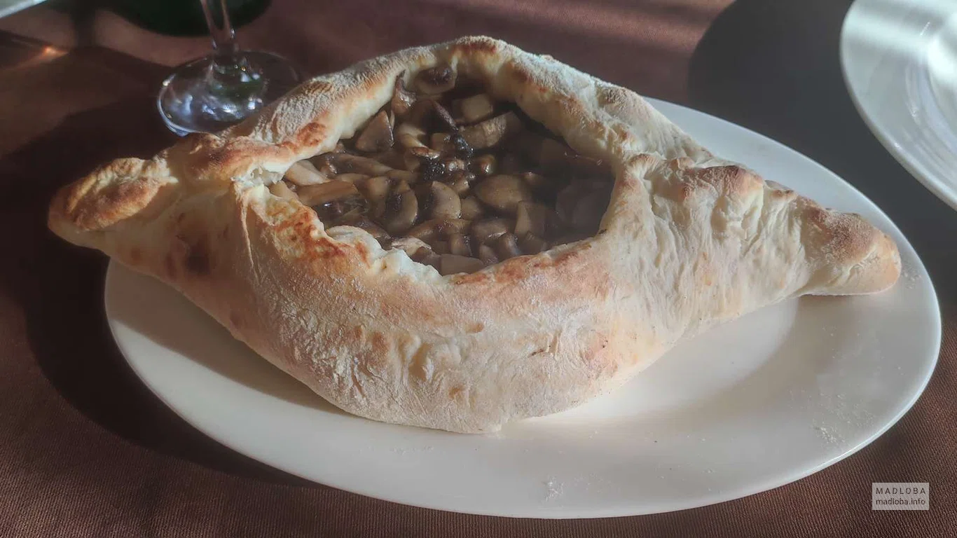 Хачапури с мясом