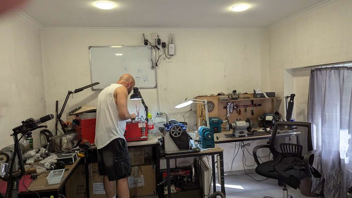 Sharpening and repair of hairdressing and manicure instruments