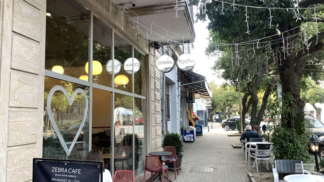 Zebra Cafe в Батуми — кофейня, свежая выпечка, десерты, авторские напитки и капучино