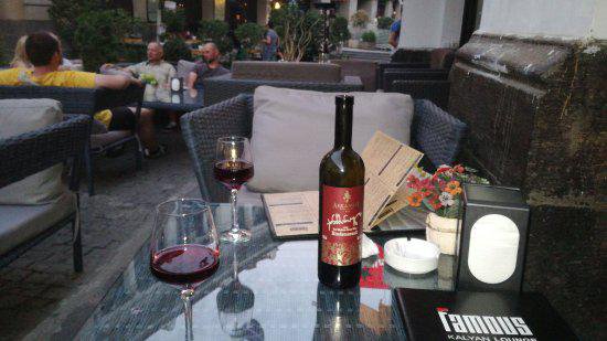 ცნობილი Kalyan Lounge
