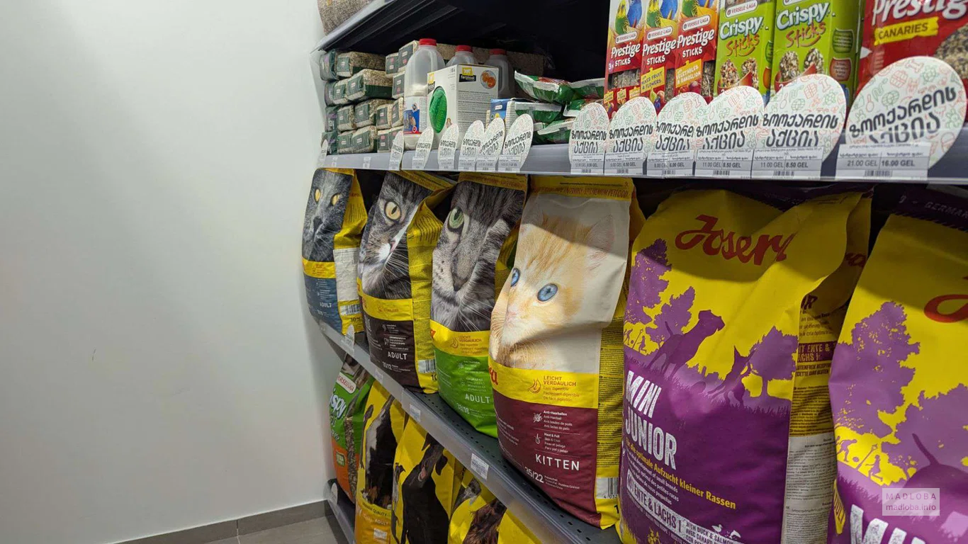 корма для животных в магазине Zoomart в Carrefour Батуми