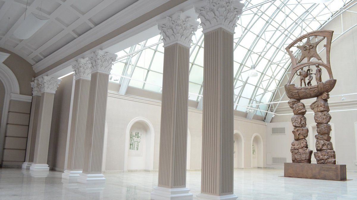 Зал внутри Zurab Tsereteli Modern Art Museum