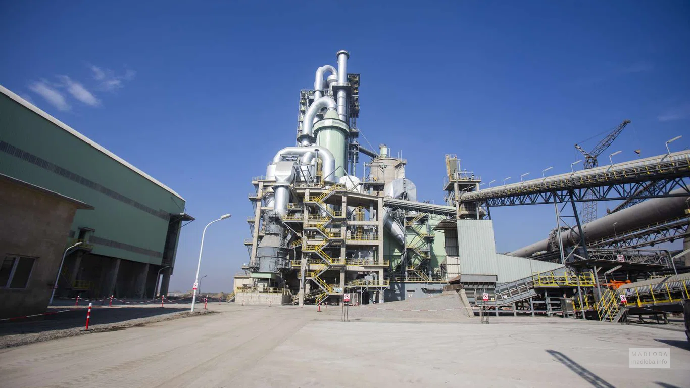 Производитель различных марок цемента "Heidelberg Cement Georgia" завод