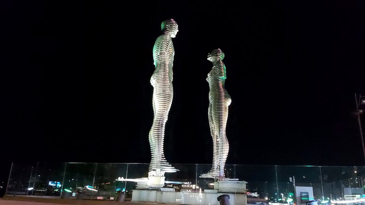 Ali and Nino, Sculpture