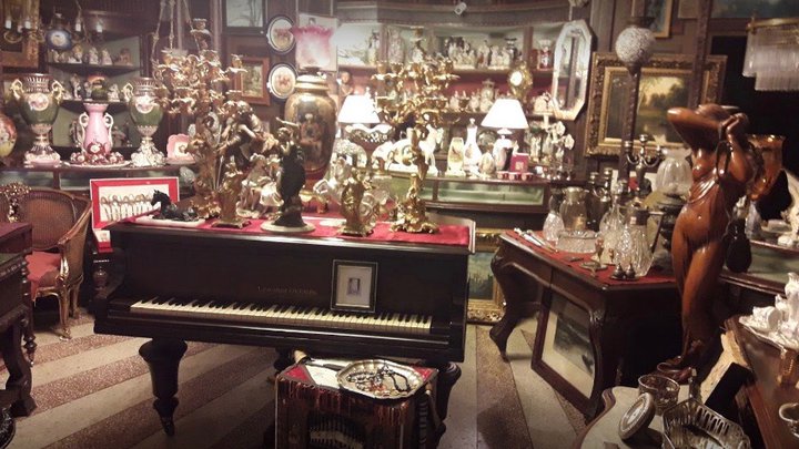 Antique Salon (Memed Abashidze St.)