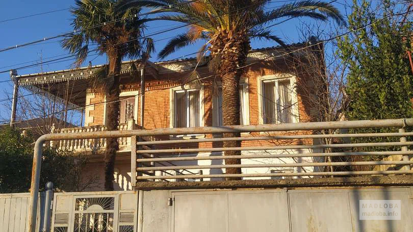 Fer House