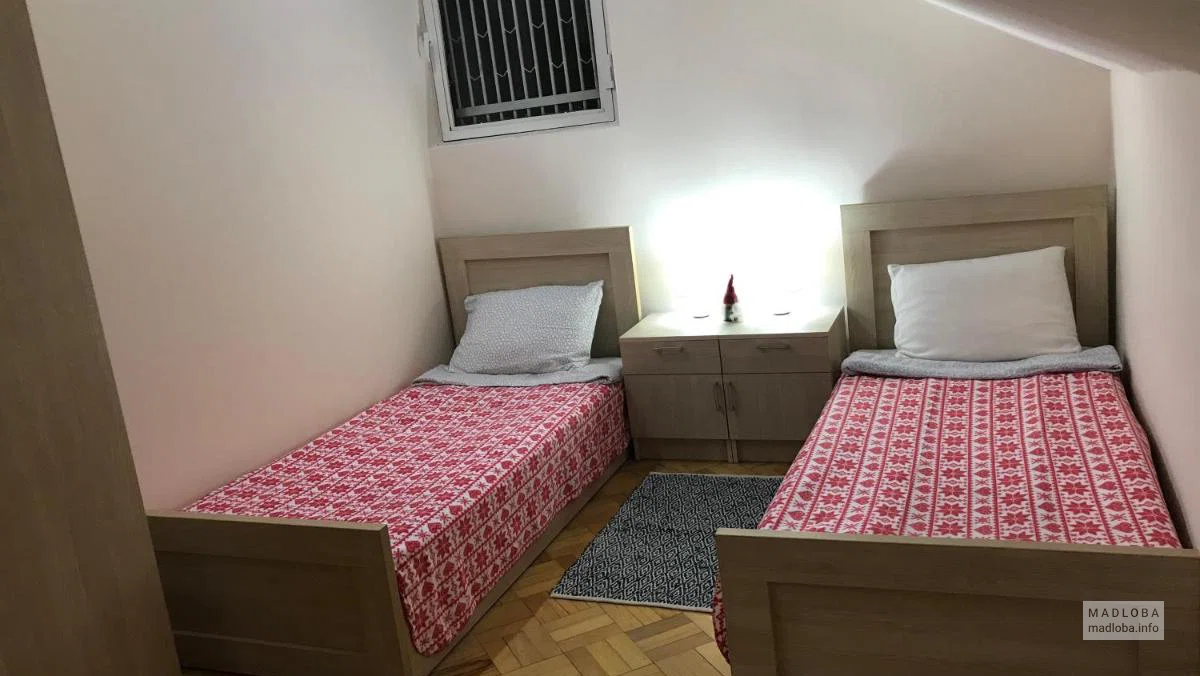 Интерьер спальни в апартаментах на Ботаникури