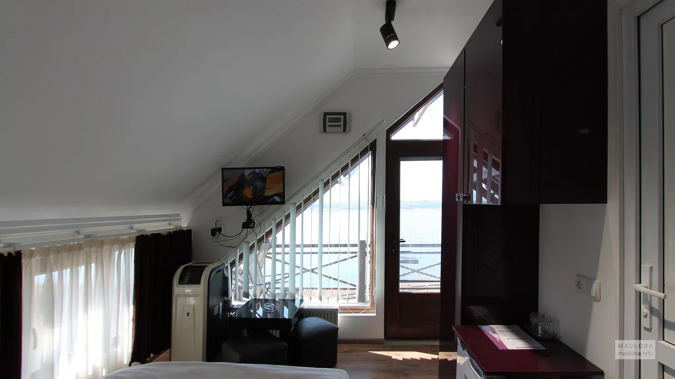 Номер в Aphra Hotel