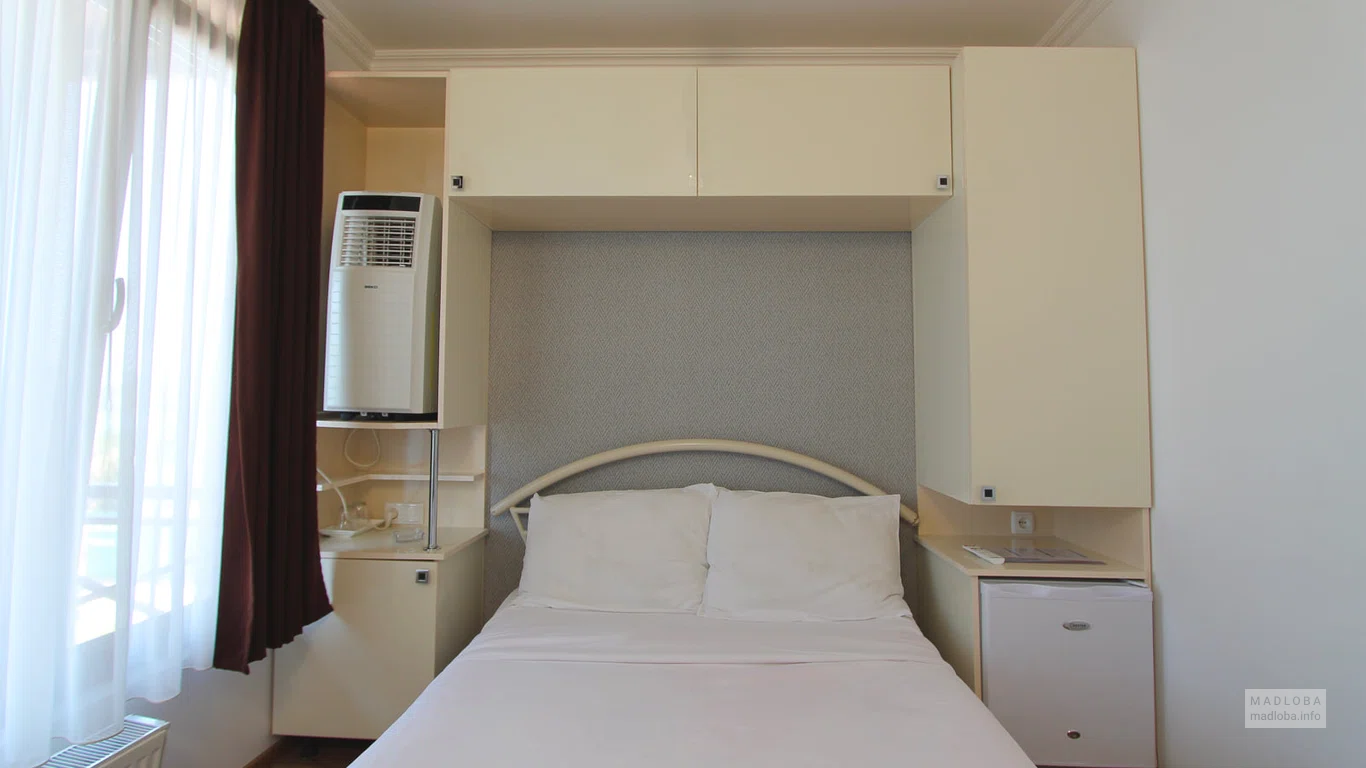 Спальня в Aphra Hotel