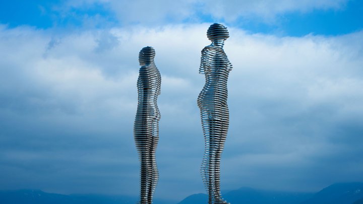 Ali and Nino, Sculpture