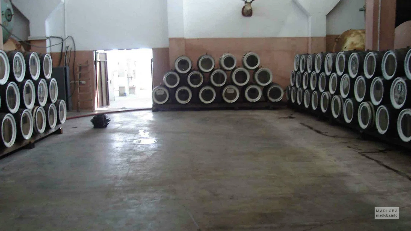 Рабочий зал винодельни Askaneli Winery&Distillery