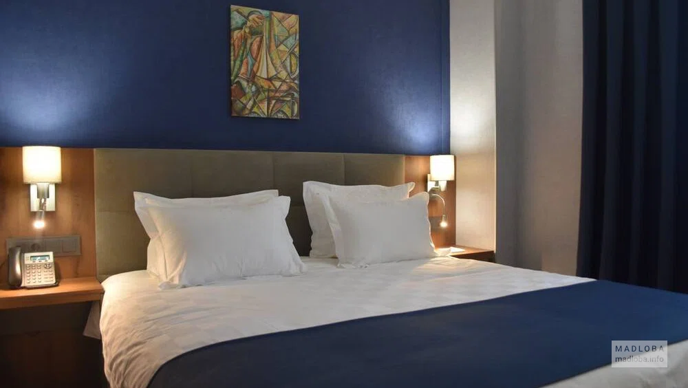 Avenue Hotel