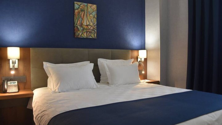 Avenue Hotel