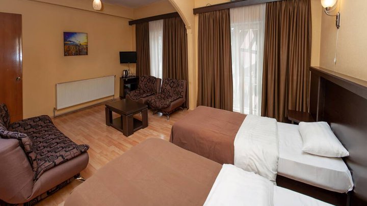 Avenue Hotel