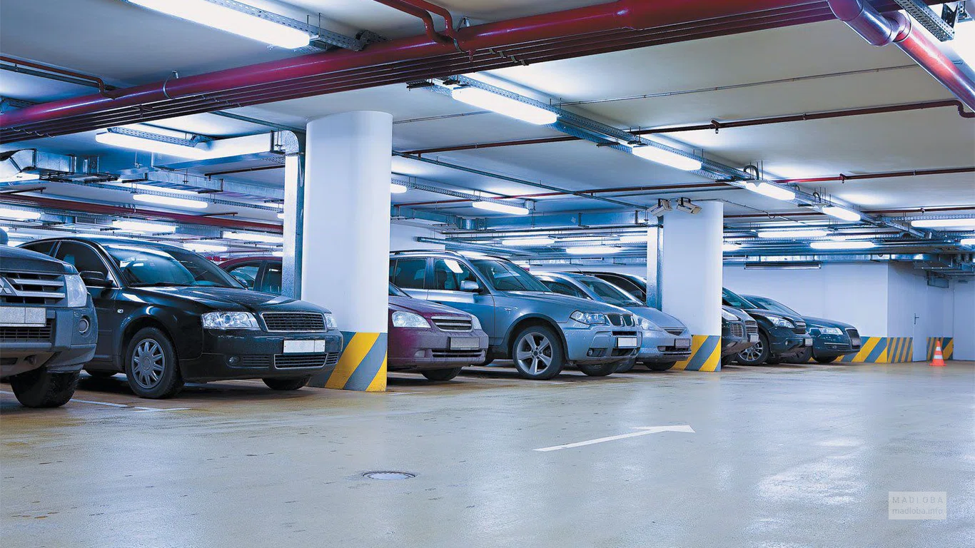 Car parking near the Deserter Market