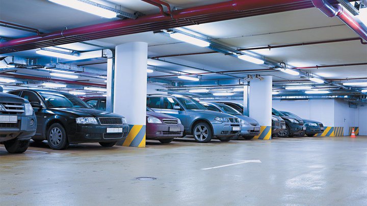 Car parking near the Deserter Market
