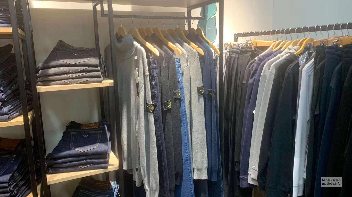 Мужские свитера в Men's clothing store Backstage store