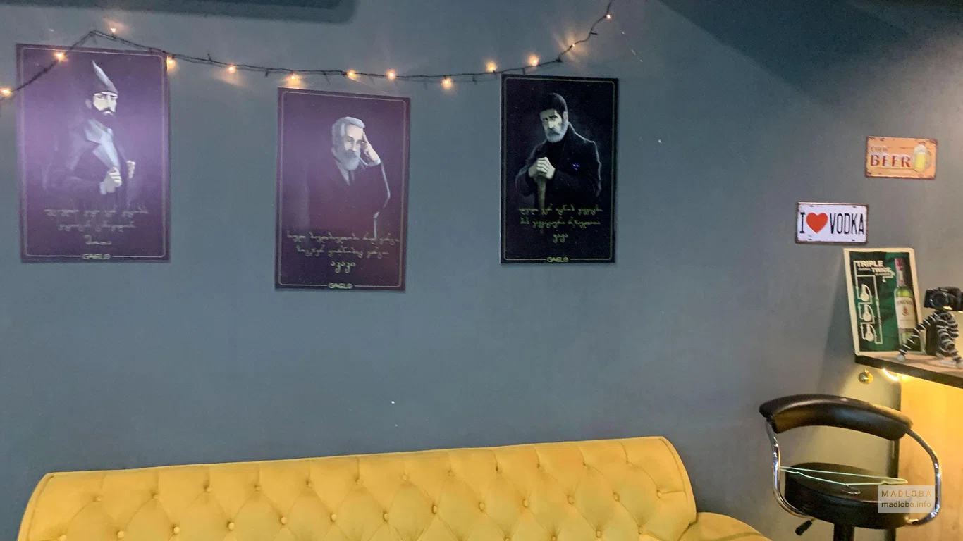 Диваны для клиентов в Clippers Barbershop