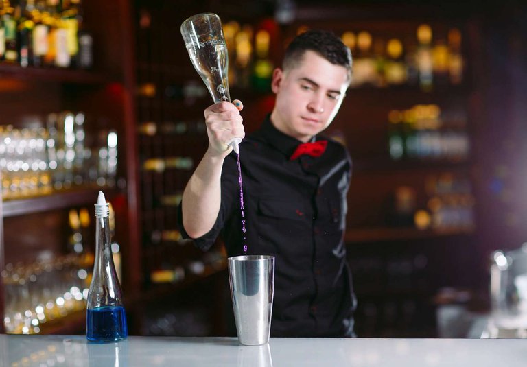 🌙 Kutaisi in the rays of night lights: 8 best bars where taste, style and atmosphere meet