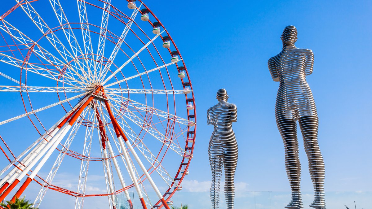 Sculpture of Ali and Nino Batumi
