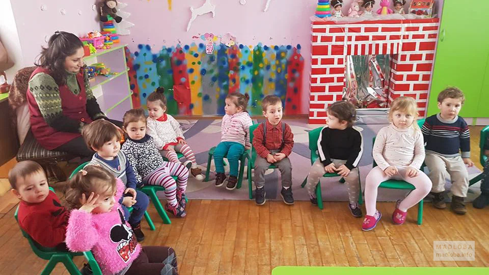 дети в детском саду Святого Ильи Праведника в Батуми