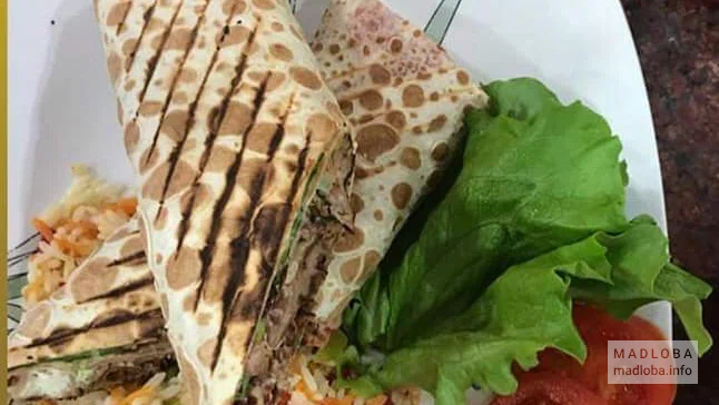 Рис и шаурма в кафе Батумис Шаурма